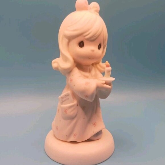 "SHARING THE LIGHT OF LOVE" 272531 Precious Moments Porcelain Girl 1997 - Picture 7 of 8
